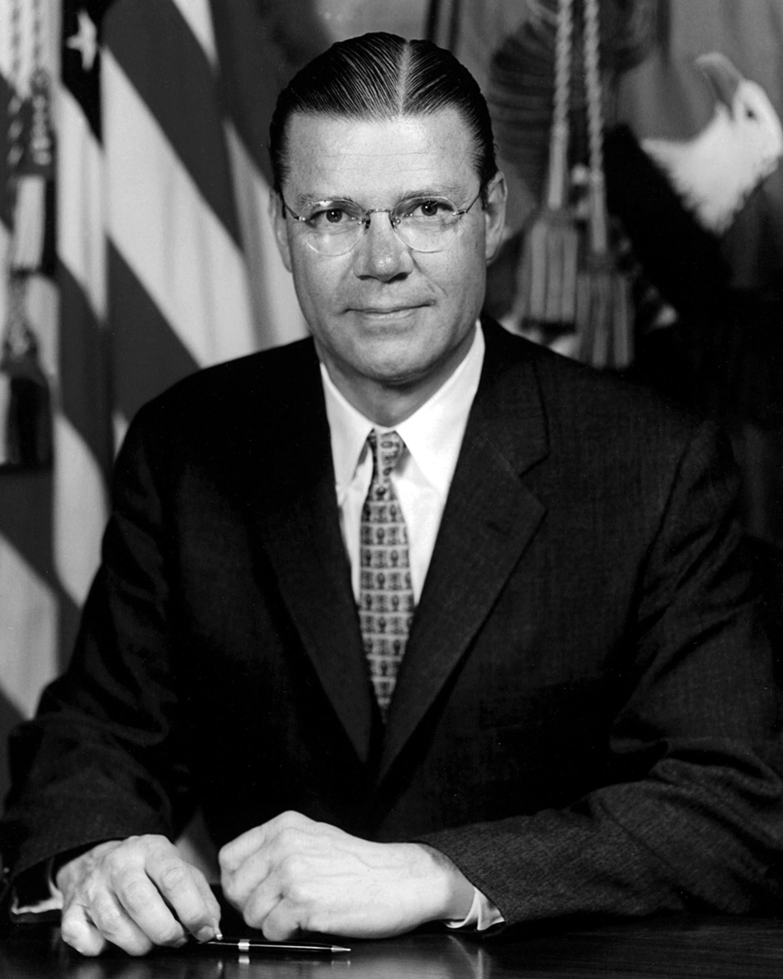 Robert McNamara, official portrait, January 12, 1961. Oscar Porter, U.S. Army / Department of Defense.