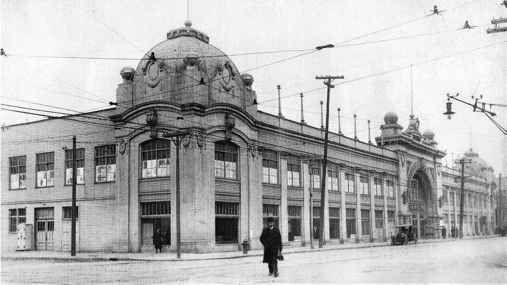 Montreal Forum, circa 1925. The Gazette archives, via Wikimedia Commons.